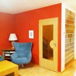 Obývací prostor s kuchyní v podkroví RD ve Frýdku | PŘED